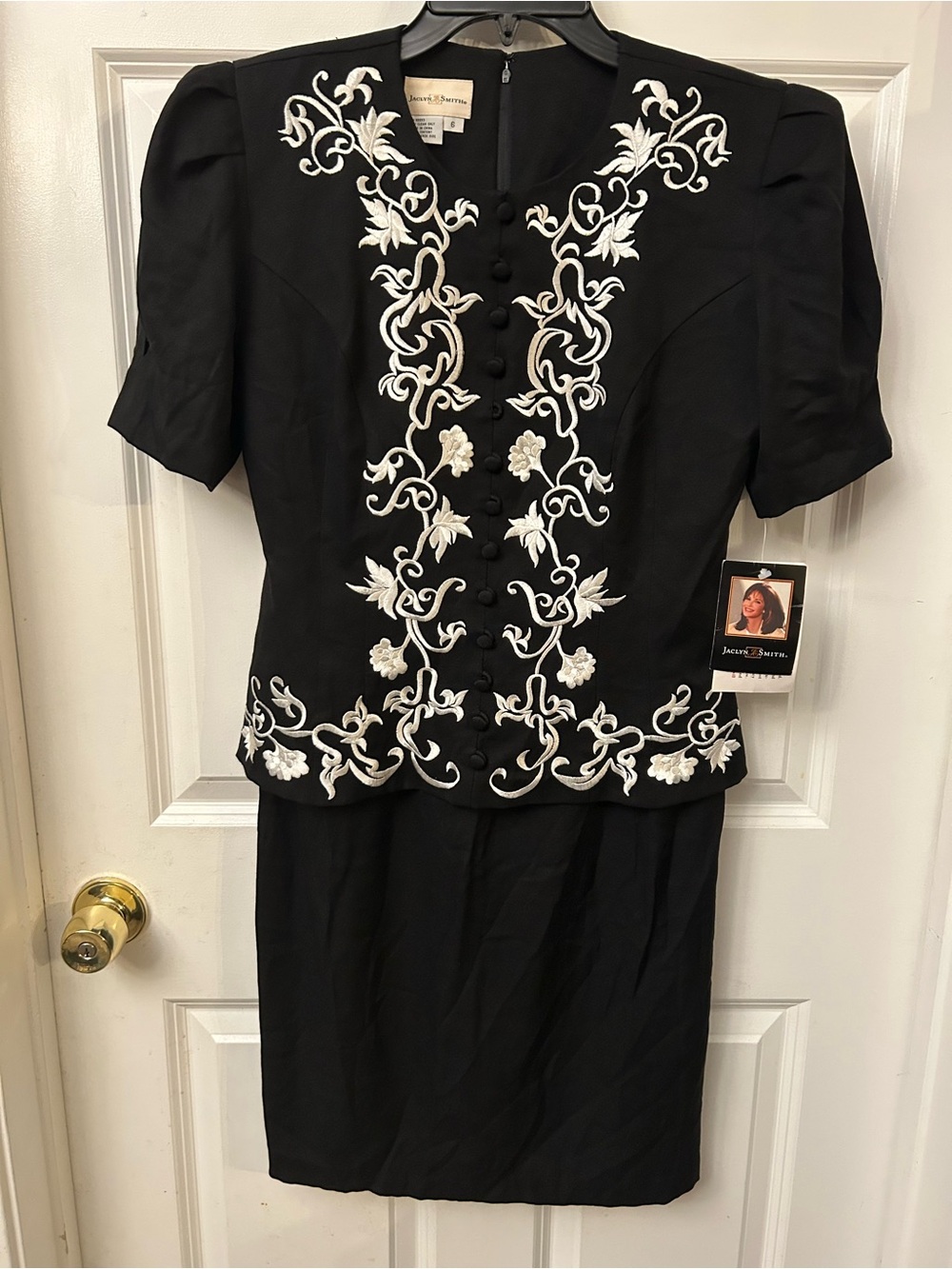 Jaclyn Smith - NWT - vintage black dress with ornate white floral embroidery - 6